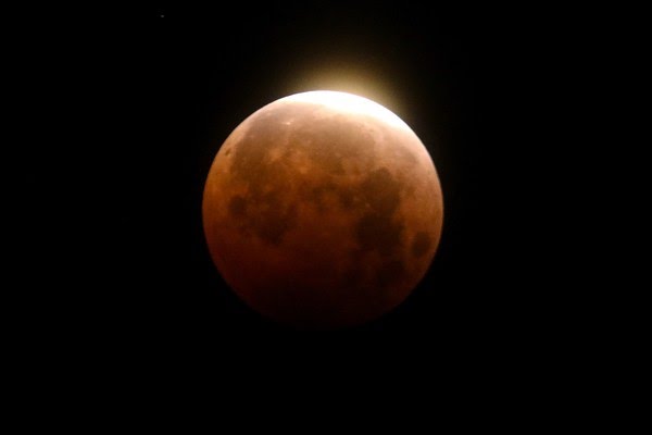 Eclipse total da Lua ocorre neste domingo e será visível em todo o